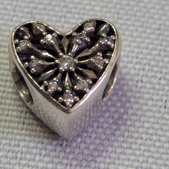 Pandora Heart of Winter Snowflake Charm - Picture 4 of 10